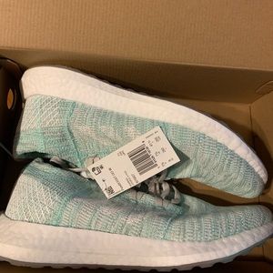 Adidas PureBOOST Go Running shoe Women's Sz 9